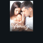 Modern Script Gepersonaliseerde Familie Foto Canva Canvas Afdruk<br><div class="desc">Onsterfelijk uw gekoesterde familiemomenten met ons aanpasbare gestrekte canvas, met een moderne "Family" script type witte overlay. Dit elegante canvas is niet alleen een kunstwerk; het is een aandenken dat prachtig de essentie van de liefde en saamhorigheid van uw gezin vastlegt. Personaliseer dit canvas met uw favoriete familiefoto en maak...</div>