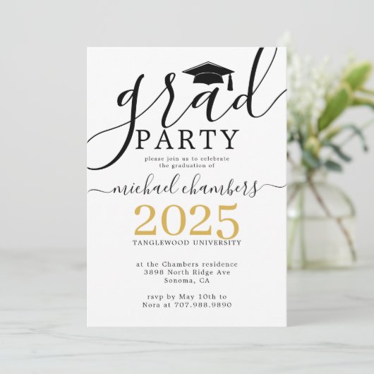 Modern Script Gold Black Graduation Party Invitati Kaart (Staand voorkant)