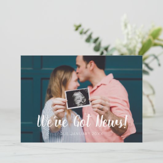 Modern Script Green We hebben nieuwszwangerschap Aankondiging (Staand voorkant)