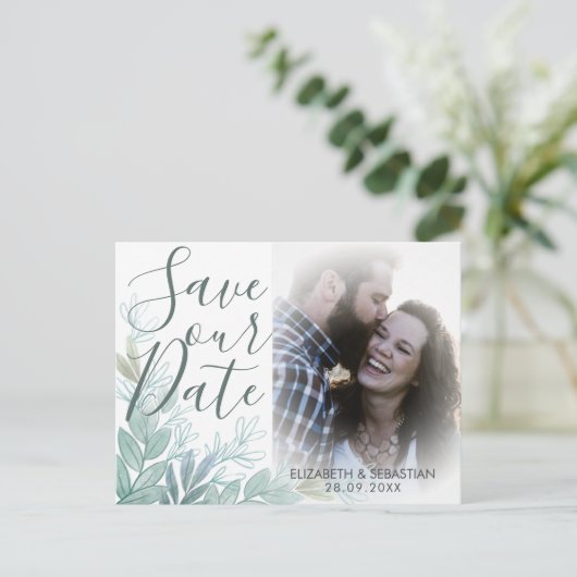 Modern Script Greenery Wedding Save the Date Aankondigingskaart (Staand voorkant)