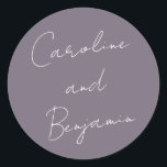 Modern script handschrift Wedding Dusty Paars Ronde Sticker<br><div class="desc">Moderne handschrift bruiloft Boho Dusty Paarse Classic Round Sticker</div>