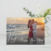 Modern script Happy New Jaren | Aangepaste foto va Feestdagenkaart (Staand voorkant)