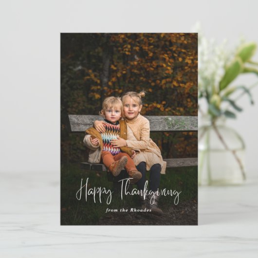 Modern Script Happy Thanksgiving Foto Feestdagenkaart (Staand voorkant)