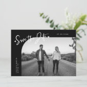 Modern Script Heart Black Curved Frame Photo Save The Date (Staand voorkant)