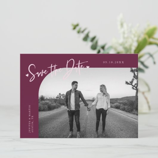 Modern Script Heart Cranberry Curved Frame Photo Save The Date (Staand voorkant)
