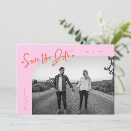 Modern Script Heart Orange Pink Curved Frame Photo Save The Date (Staand voorkant)