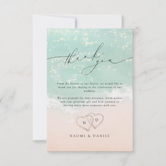 Modern Script Hearts In The Sand Beach Wedding Bedankkaart (Voorkant)