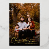 Modern script koester elk moment bloemig folie feestdagenkaart (Voorkant)