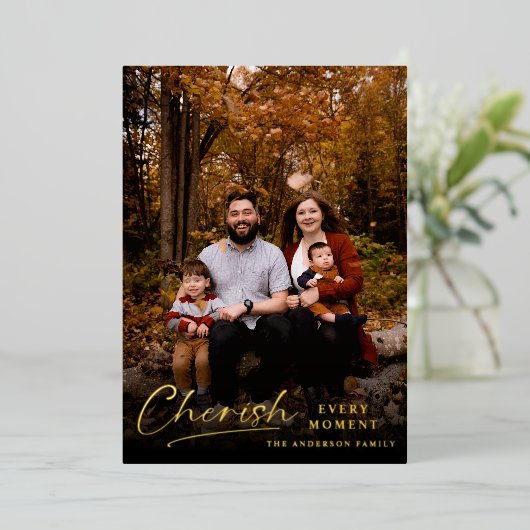 Modern script koester elk moment bloemig folie feestdagenkaart (Staand Voorkant)