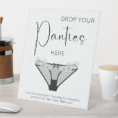 Modern script laat je slipje hier vallen reclamebord met voetstuk (Insitu)