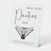 Modern script laat je slipje hier vallen reclamebord met voetstuk (Voorkant)