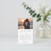 Modern Script Liefde & Bedankt Strand Fotobruiloft Plaatskaartje (Staand voorkant)