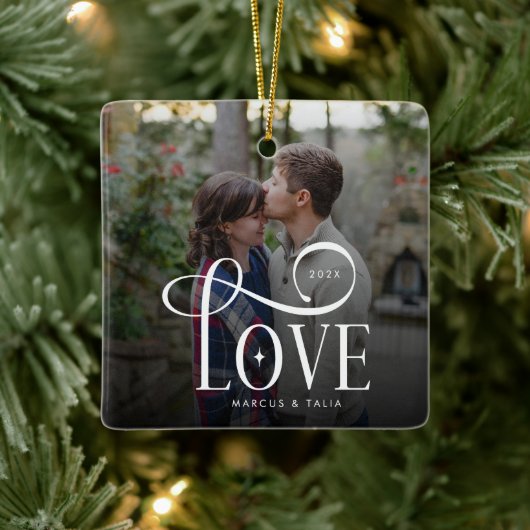 Modern Script Love Custom Engaged Couples Photo Keramisch Ornament (Boom)