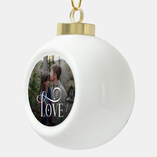 Modern Script Love Custom Engaged Couples Photo Keramische Bal Ornament (Rechts)