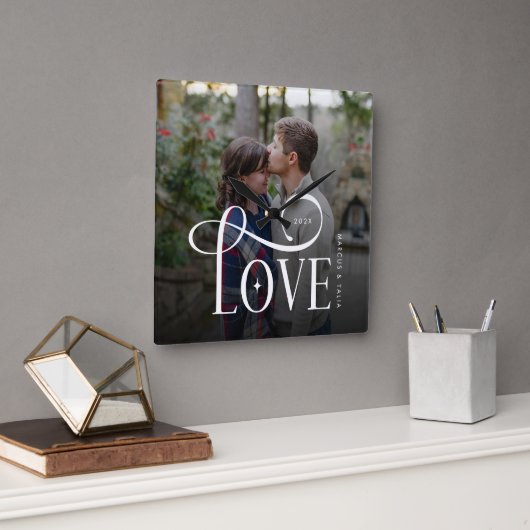 Modern Script Love Custom Engaged Couples Photo Vierkante Klok (Kantoor)