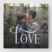 Modern Script Love Custom Engaged Couples Photo Vierkante Klok (Voorkant)