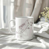 Modern script mama jaar gevestigd koffiemok