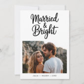 Modern Script Married & Bright Newlywed Photo Feestdagenkaart (Voorkant)