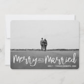 Modern Script Merry and Married Pas getrouwd Coupl Feestdagenkaart (Voorkant)