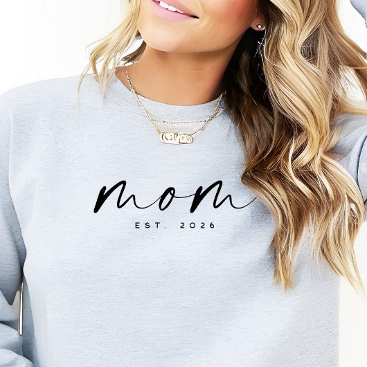 Modern Script “Mom” Established Date, New Mom Gift Trui