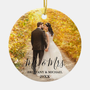 Modern Script Mr. & Mrs Wedding Photo Round Keramisch Ornament