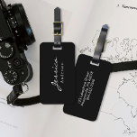 Modern Script Naam Adres Bagagelabel<br><div class="desc">Introductie van ons gepersonaliseerde bagagelabel – een stijlvol en praktisch accessoire om uw reiservaring te verbeteren. Ontworpen met een strakke zwarte achtergrond en heldere witte tekst, combineert dit label esthetiek en functionaliteit naadloos. De voorkant van het label toont trots jouw naam in het script, zodat uw bagage zich onderscheidt van...</div>