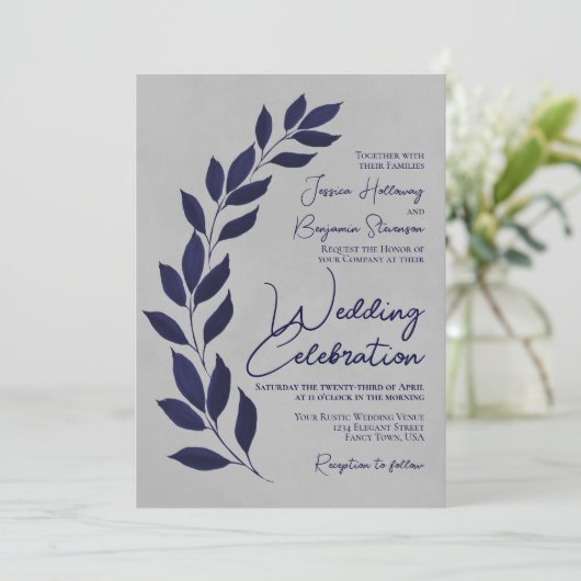 Modern Script Navy Blue Leaves op Grey Wedding Kaart (Staand voorkant)