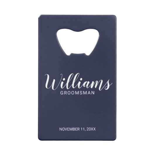 Modern Script Navy Blue Personalized Groomsmen Creditkaart Flessenopener (Voorkant)
