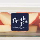 Modern Script Navy Blue Wedding Favor Dank je Labels (Aangebracht)