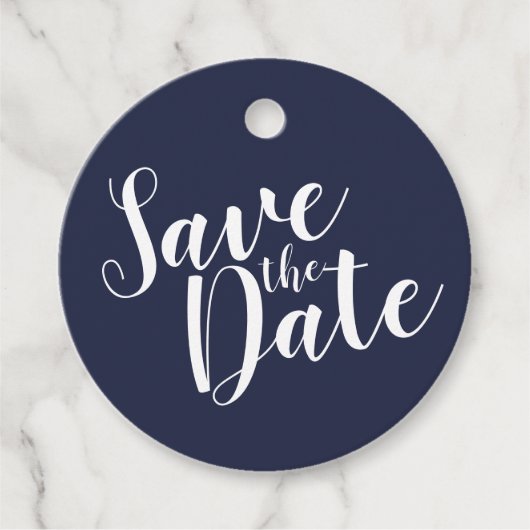 Modern Script Navy Blue Wedding Save the Date Bedankjes Labels (Voorkant)