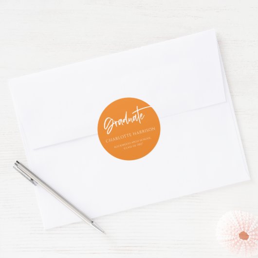 Modern Script Oranje Afstuderen Ronde Sticker (Envelop)