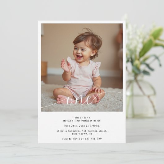 Modern Script Overlay Baby's First Birthday Photo Kaart (Staand voorkant)
