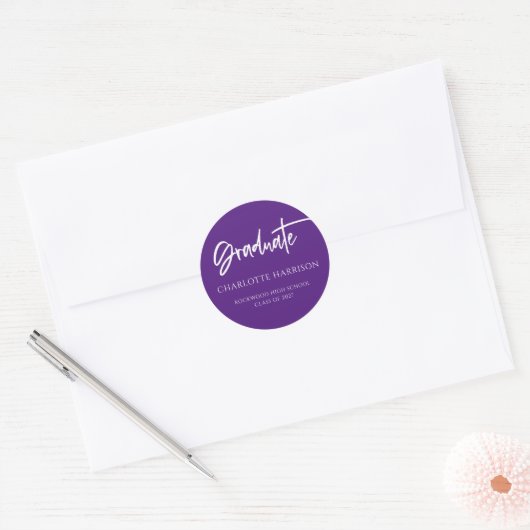 Modern Script Paars Afstuderen Ronde Sticker (Envelop)