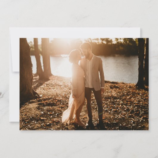 Modern Script Paarse bruiloft 4 Foto Save The Date (Achterkant)