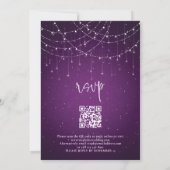 Modern Script Paarse String Lights QR Code Bruilof Kaart (Achterkant)