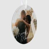 Modern Script Pas getrouwd eerste kerst Ornament (voorkant)