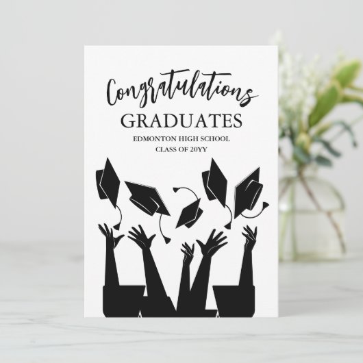 Modern Script Pet Toss White Graduation Party Kaart (Staand voorkant)
