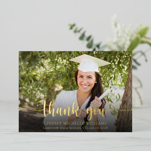 Modern Script Photo Afstuderen - Hartelijk dank Folie Uitnodiging (Staand Voorkant)