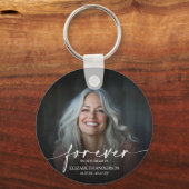 Modern Script Photo Memorial Forever in our Hearts Sleutelhanger (Achterkant)