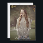 Modern Script Photo Minimal 21st Birthday Kaart<br><div class="desc">Modern Script Photo Minimal 21st Birthday Invitation. Markeer een speciale mijlpaal met dit moderne script 21e verjaardag uitnodiging met een volledige foto achtergrond en handgeschreven typografie. Het minimalistische ontwerp creëer heeft een chique en tijdloze uitstraling, waardoor het de perfecte keuze is voor een elegant volwassen feest. Personaliseer eenvoudig met uw...</div>