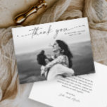 Modern Script Photo Wedding Bedankkaart<br><div class="desc">De foto van het manuscript trouwend elegant stijlvol modern dank u kaart. Een deel van een bruiloft collectie. De kleuren kunnen worden veranderd. De rug omvat een dank u bericht dat u voor elke gast kunt personaliseren of verwijderen als u verkiest uw dank te schrijven. Klik op de knop Bewerken...</div>