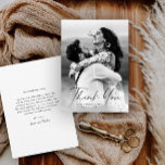 Modern Script Photo Wedding Bedankkaart<br><div class="desc">De foto van het manuscript trouwend elegant stijlvol modern dank u kaart. Een deel van een bruiloft collectie. De kleuren kunnen worden veranderd.De achterzijde omvat een dank u bericht dat u voor elke gast kunt personaliseren of verwijderen als u verkiest uw dank te schrijven.</div>