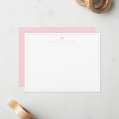 Modern Script Pink Heart Border Monogram Note Card Notitiekaartje (Voorkant / Achterkant in situ)