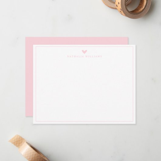 Modern Script Pink Heart Border Monogram Note Card Notitiekaartje (Voorkant / Achterkant in situ)