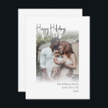 Modern script Prettige feestdagen Verticaal getand Feestdagenkaart<br><div class="desc">Dit moderne script prettige feestdagen verticale getande foto is ideaal voor je minimalistische shabby chic boho zwarte en witte vakantie groet. De minimale witte handgeschreven kalligrafie is delicaat en robuust, terwijl het klasje en elegant blijft. Het ontwerp weerspiegelt een eenvoudige, volledig witte winterdag en roept herinneringen op aan een meer...</div>