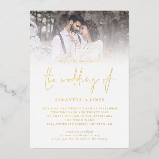 Modern Script QR Code Foto bruiloft Luxe Goud Folie Uitnodiging (Voorkant)