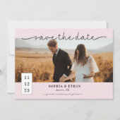 Modern Script Romantische Blush Roze Fotobruiloft Save The Date (Voorkant)