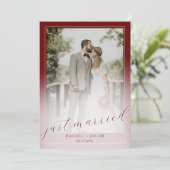 Modern Script Rood 2-foto net getrouwd bruiloft Aankondiging (Staand voorkant)