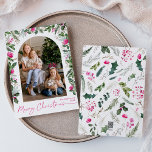 Modern Script Roze groen boog 1 foto kerst Feestdagenkaart<br><div class="desc">Dit collectie is voorzien van waterverf felroze bloemblaadjes,  bessen & wintergroen met een moderne en elegante typografie,  met een winterbotanische patroonrug.</div>
