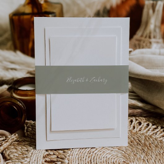 Modern Script Sage Green Wedding Uitnodigingen Wikkel